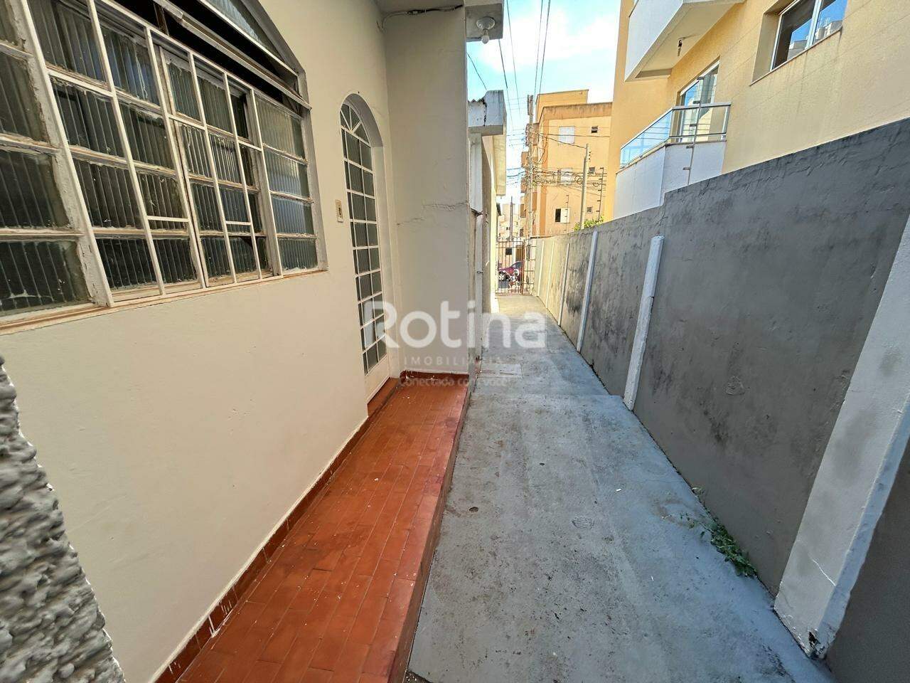 Colônia à venda, 3 quartos em Uberlândia no bairro Santa Mônica no valor de R$ 740.000,00 - Rotina Imobiliária: 