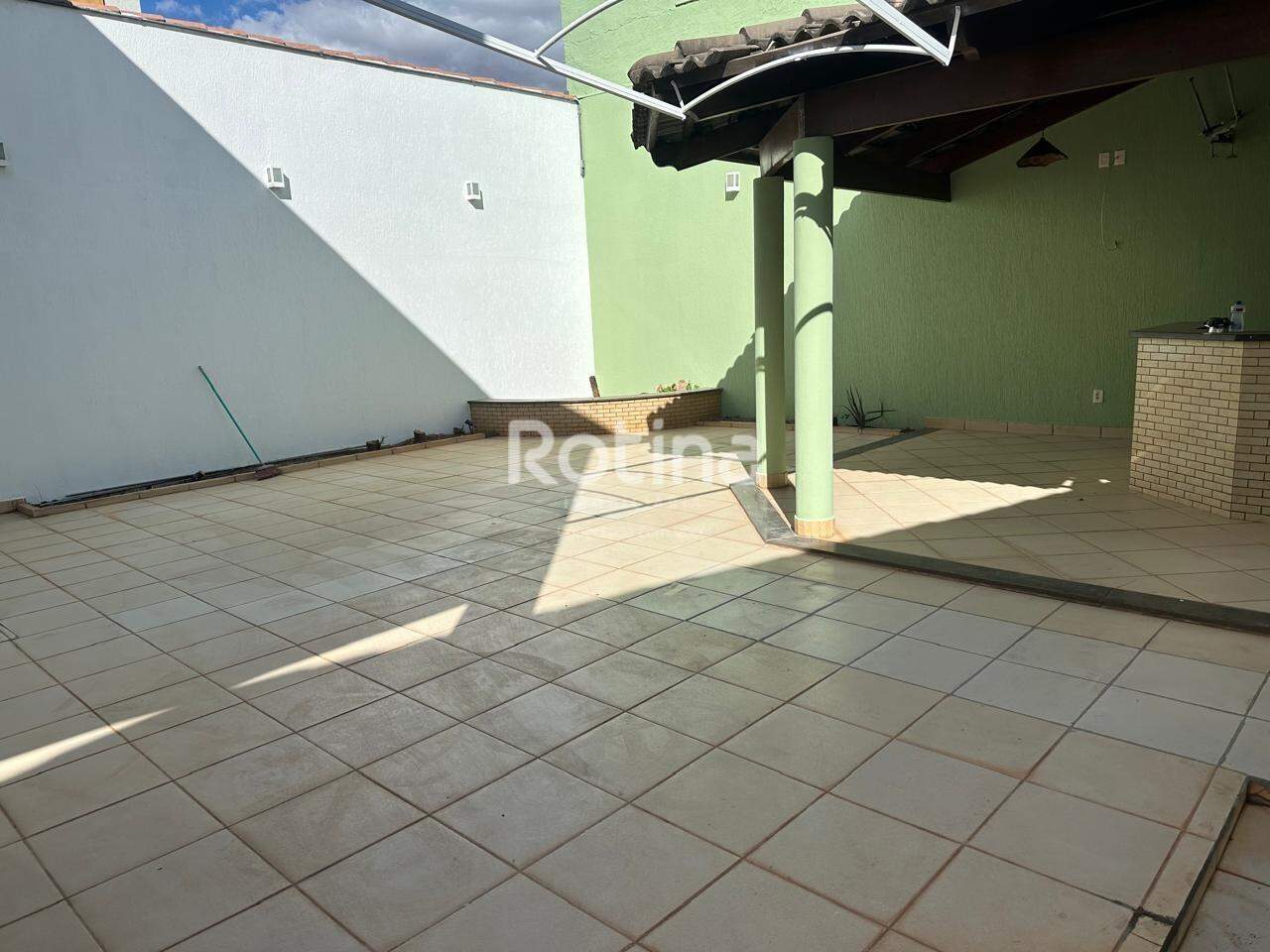 Casa à venda, 3 quartos em Uberlândia no bairro Planalto no valor de R$ 750.000,00 - Rotina Imobiliária: 