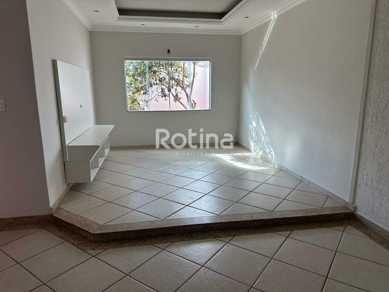 Casa à venda, 3 quartos em Uberlândia no bairro Planalto no valor de R$ 750.000,00 - Rotina Imobiliária: 