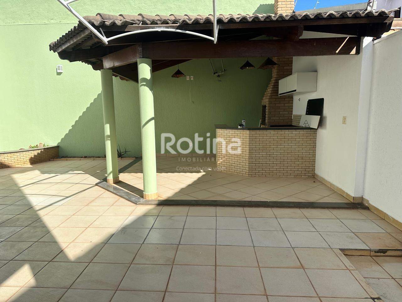 Casa à venda, 3 quartos em Uberlândia no bairro Planalto no valor de R$ 750.000,00 - Rotina Imobiliária: 