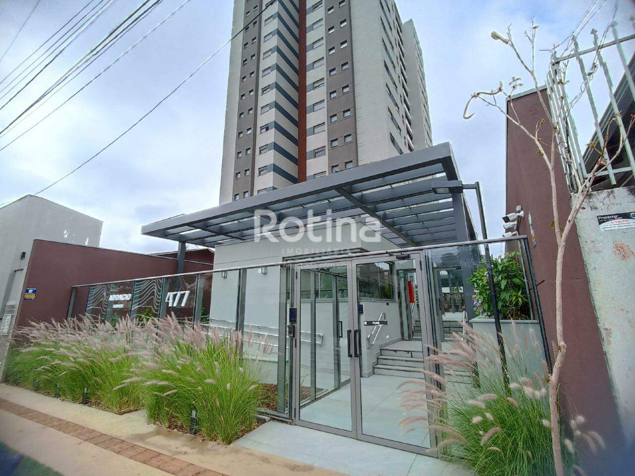 Apartamento para alugar, 3 quartos em Uberlândia no bairro Lídice no valor de R$ 6.000,00 - Rotina Imobiliária: 