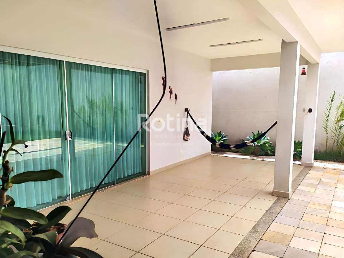 Casa à venda, 5 quartos em Uberlândia no bairro Segismundo Pereira no valor de R$ 1.400.000,00 - Rotina Imobiliária: 