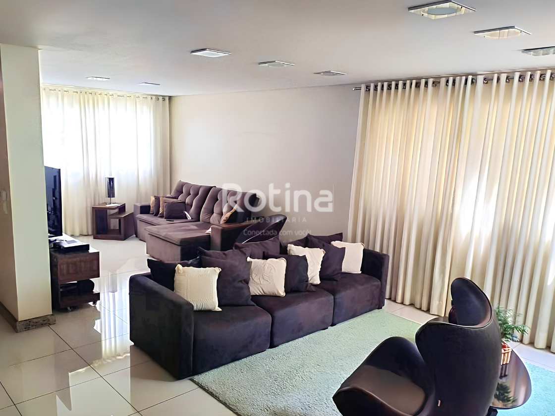 Casa à venda, 5 quartos em Uberlândia no bairro Segismundo Pereira no valor de R$ 1.400.000,00 - Rotina Imobiliária: 