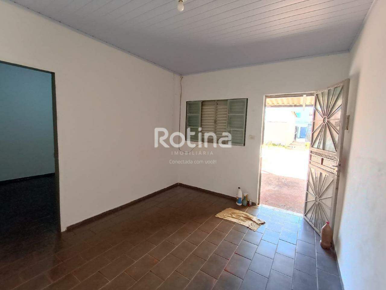 Casa à venda, 3 quartos em Uberlândia no bairro Nossa Senhora das Graças no valor de R$ 500.000,00 - Rotina Imobiliária: 
