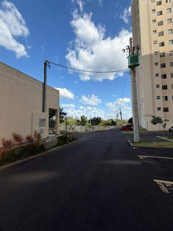Apartamento à venda, 2 quartos em Uberlândia no bairro Shopping Park no valor de R$ 210.000,00 - Rotina Imobiliária: 