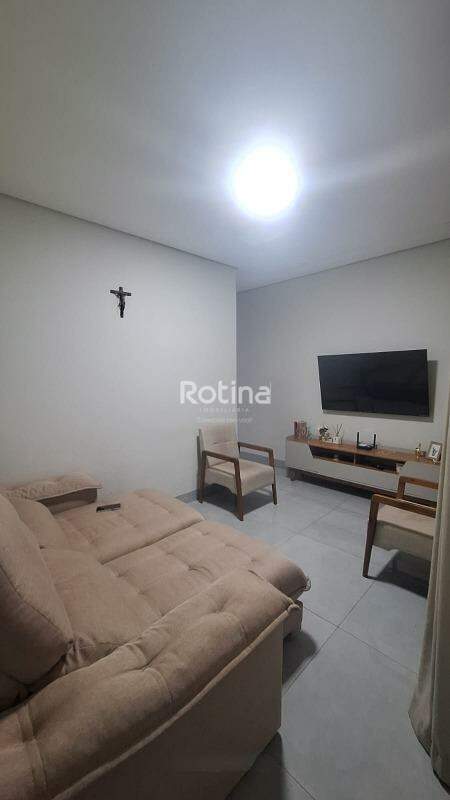 Casa para alugar, 2 quartos em Uberlândia no bairro Segismundo Pereira no valor de R$ 2.800,00 - Rotina Imobiliária: 