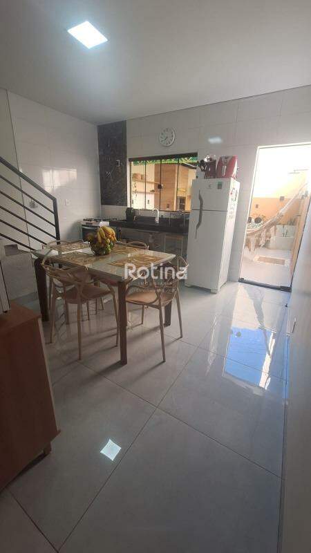 Casa para alugar, 2 quartos em Uberlândia no bairro Segismundo Pereira no valor de R$ 2.800,00 - Rotina Imobiliária: 