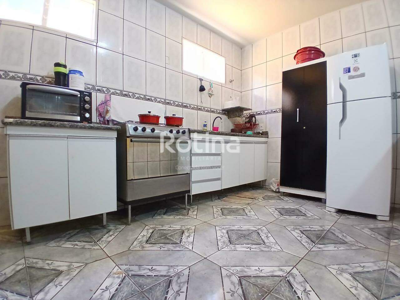 Casa para alugar, 3 quartos em Uberlândia no bairro São Jorge no valor de R$ 2.300,00 - Rotina Imobiliária: 