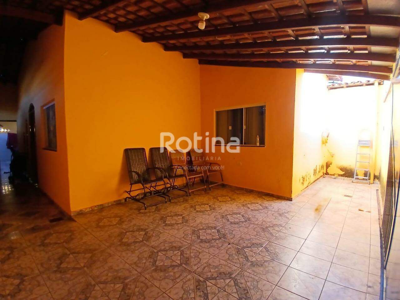 Casa para alugar, 3 quartos em Uberlândia no bairro São Jorge no valor de R$ 2.300,00 - Rotina Imobiliária: 