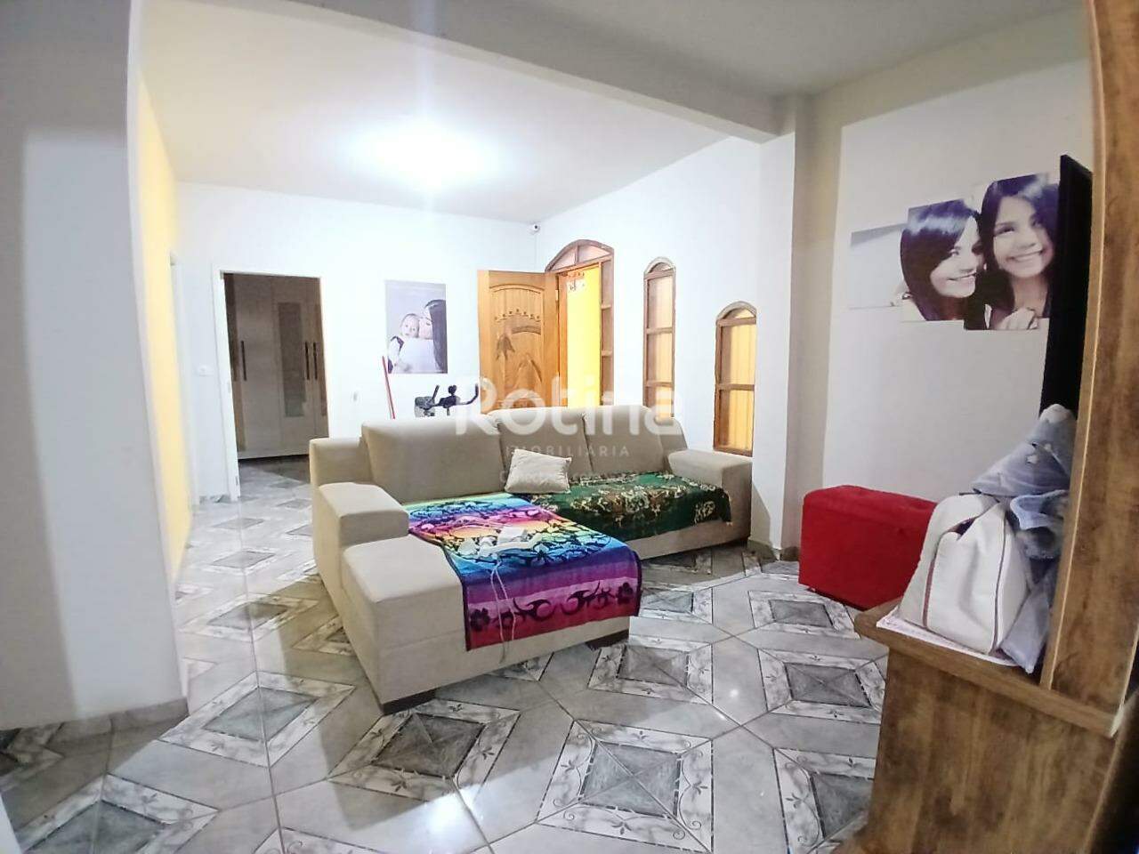Casa para alugar, 3 quartos em Uberlândia no bairro São Jorge no valor de R$ 2.300,00 - Rotina Imobiliária: 