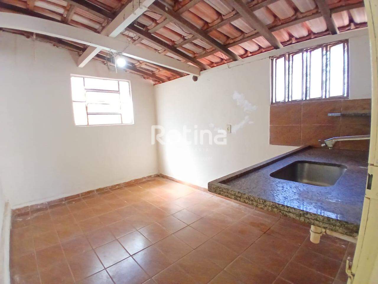 Chacara para alugar, 3 quartos em Uberlândia no bairro Morada dos Pássaros no valor de R$ 2.000,00 - Rotina Imobiliária: 