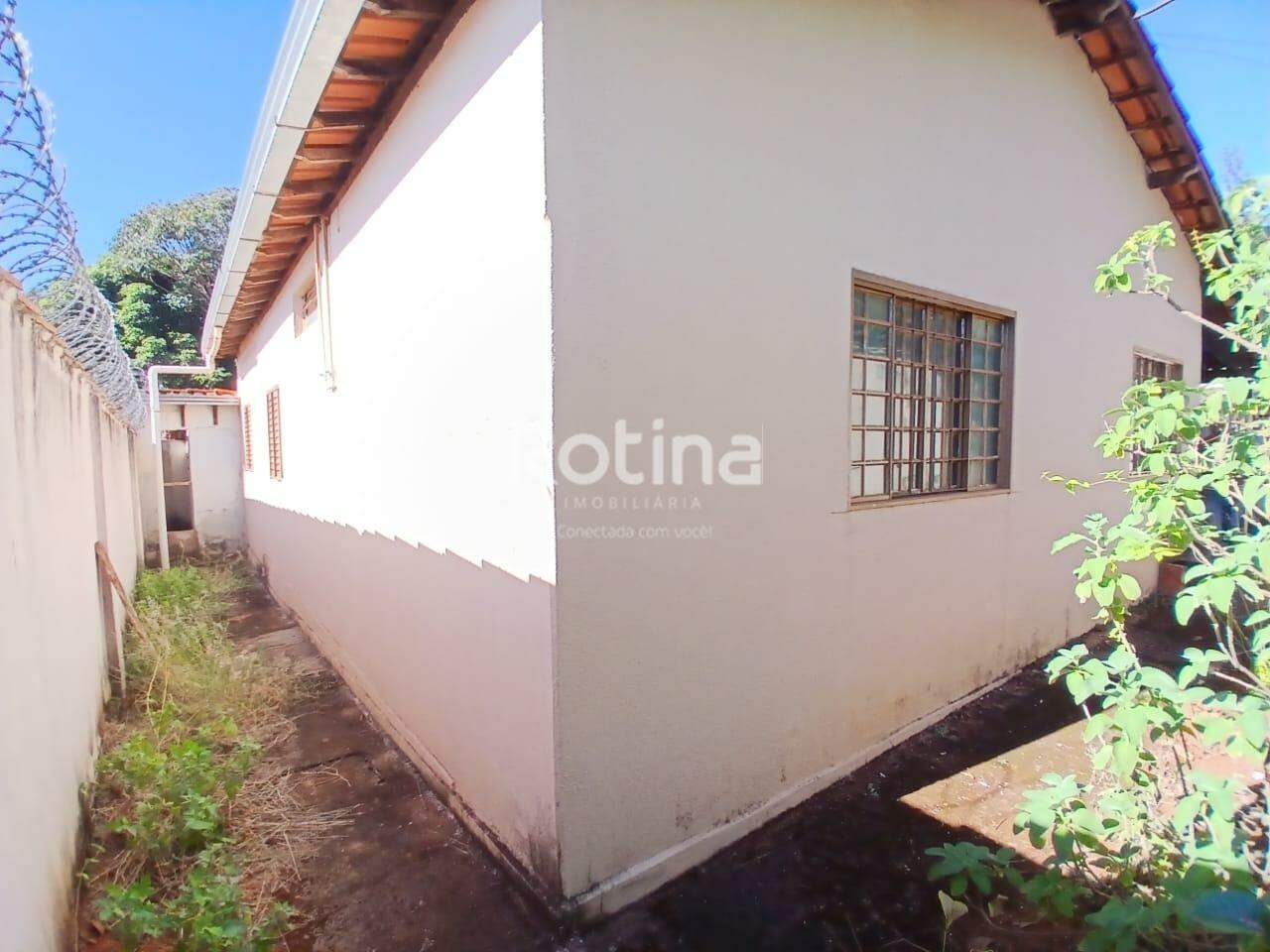 Chacara para alugar, 3 quartos em Uberlândia no bairro Morada dos Pássaros no valor de R$ 2.000,00 - Rotina Imobiliária: 