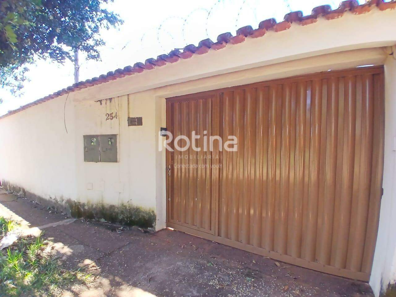 Chacara para alugar, 3 quartos em Uberlândia no bairro Morada dos Pássaros no valor de R$ 2.000,00 - Rotina Imobiliária: 