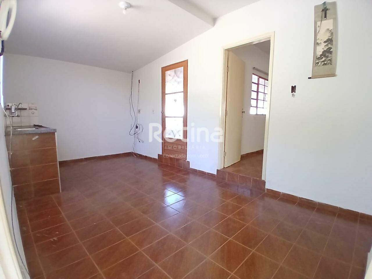 Chacara para alugar, 3 quartos em Uberlândia no bairro Morada dos Pássaros no valor de R$ 2.000,00 - Rotina Imobiliária: 