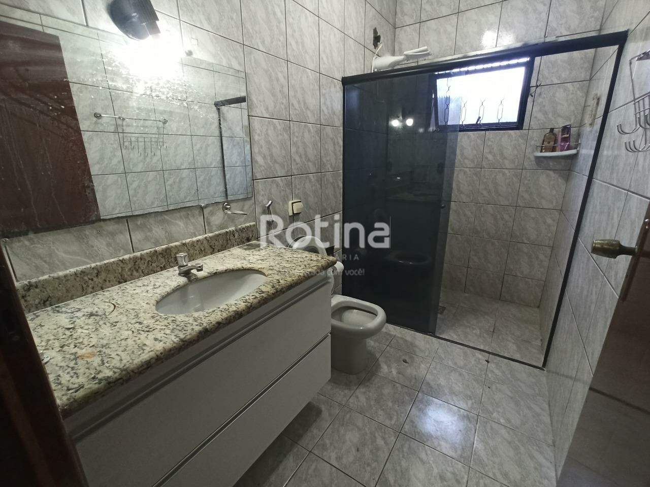 Casa para alugar, 3 quartos em Uberlândia no bairro Planalto no valor de R$ 4.000,00 - Rotina Imobiliária: 