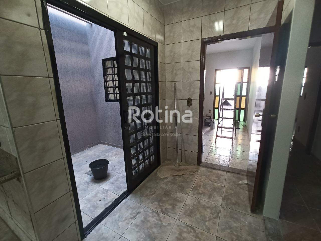 Casa para alugar, 3 quartos em Uberlândia no bairro Planalto no valor de R$ 4.000,00 - Rotina Imobiliária: 