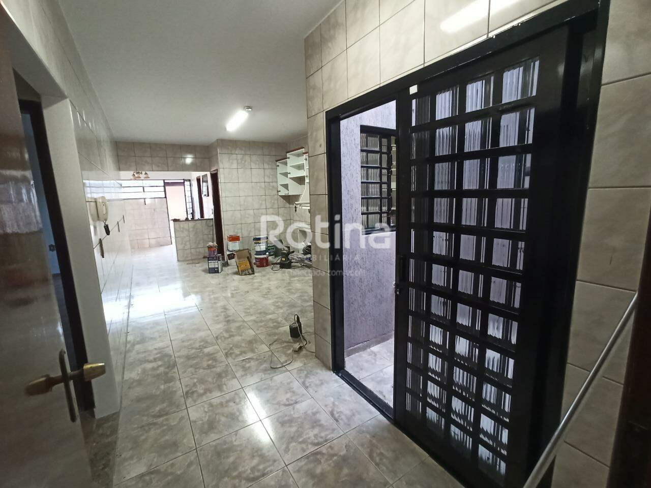 Casa para alugar, 3 quartos em Uberlândia no bairro Planalto no valor de R$ 4.000,00 - Rotina Imobiliária: 