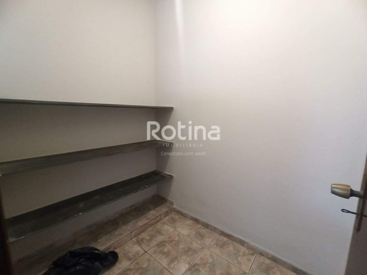 Casa para alugar, 3 quartos em Uberlândia no bairro Planalto no valor de R$ 4.000,00 - Rotina Imobiliária: 