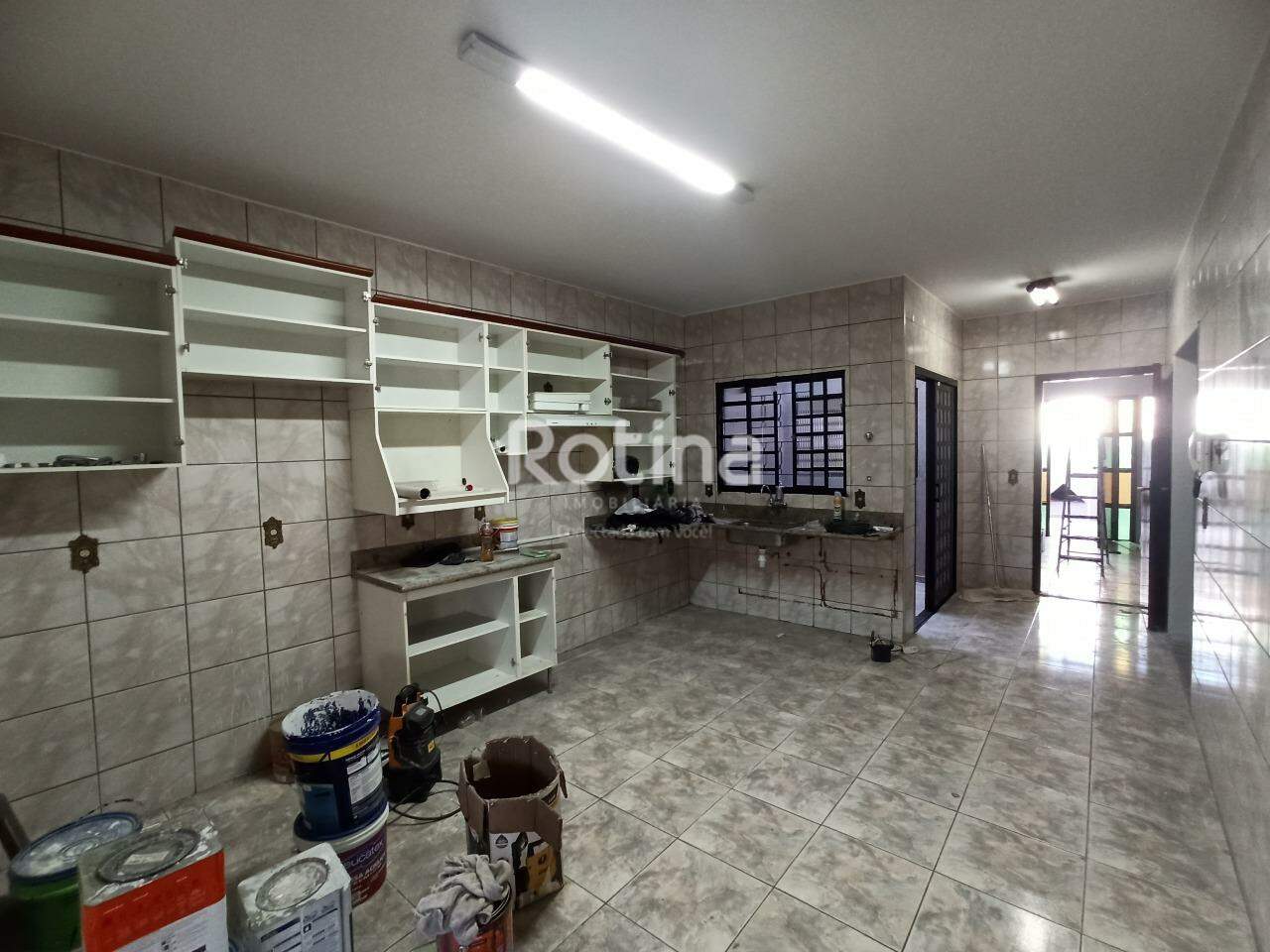Casa para alugar, 3 quartos em Uberlândia no bairro Planalto no valor de R$ 4.000,00 - Rotina Imobiliária: 