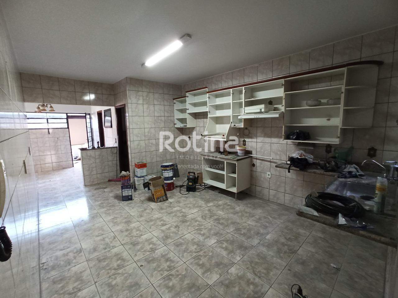Casa para alugar, 3 quartos em Uberlândia no bairro Planalto no valor de R$ 4.000,00 - Rotina Imobiliária: 