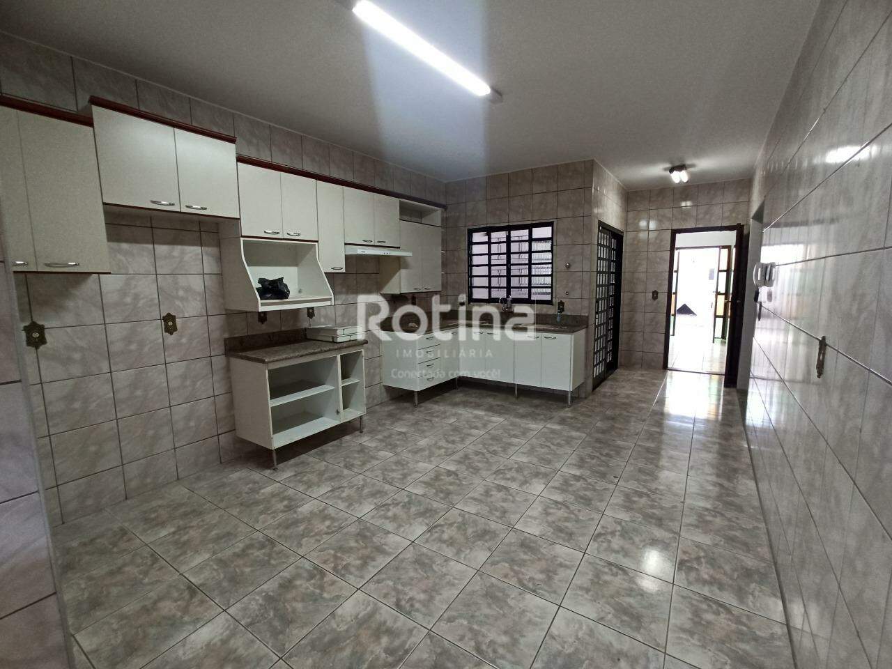Casa para alugar, 3 quartos em Uberlândia no bairro Planalto no valor de R$ 4.000,00 - Rotina Imobiliária: 