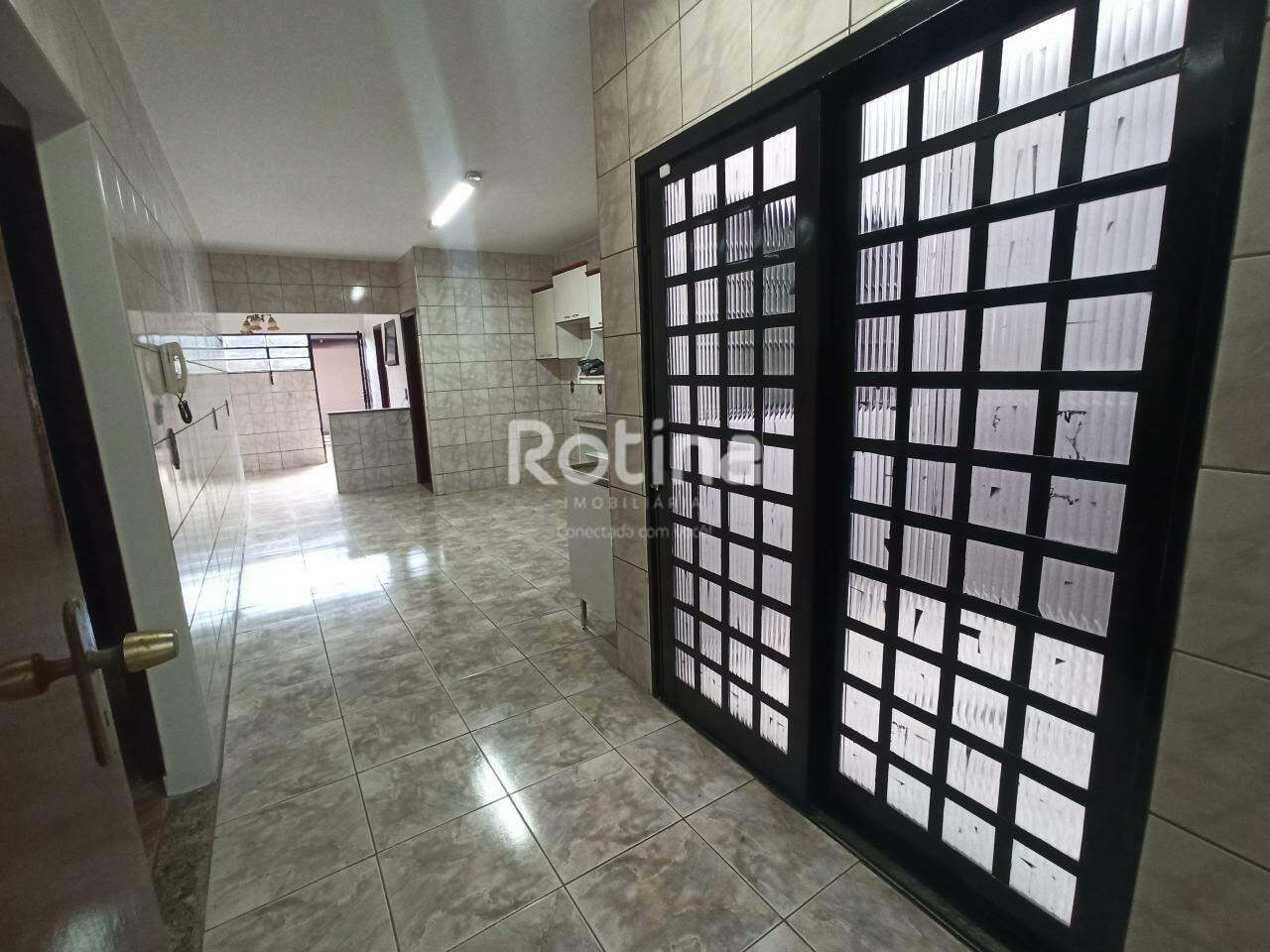Casa para alugar, 3 quartos em Uberlândia no bairro Planalto no valor de R$ 4.000,00 - Rotina Imobiliária: 