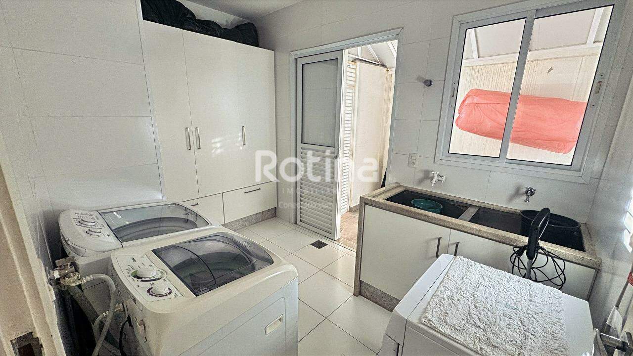 Casa Condomínio Fechado à venda, 3 quartos em Uberlândia no bairro Jardim Inconfidência no valor de R$ 2.400.000,00 - Rotina Imobiliária: 