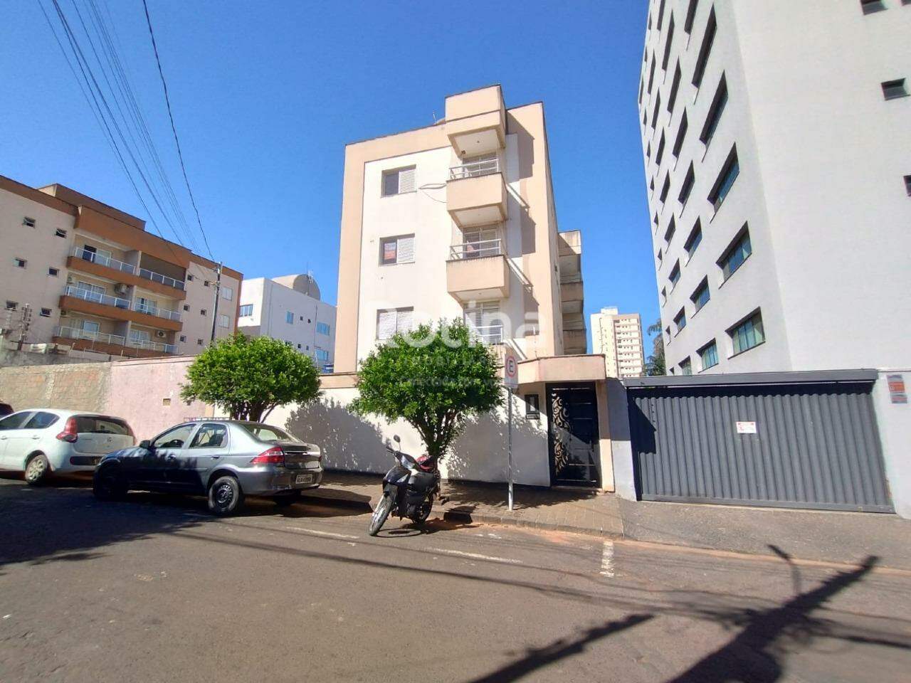 Apartamento para alugar, 3 quartos em Uberlândia no bairro Tabajaras no valor de R$ 2.500,00 - Rotina Imobiliária: 