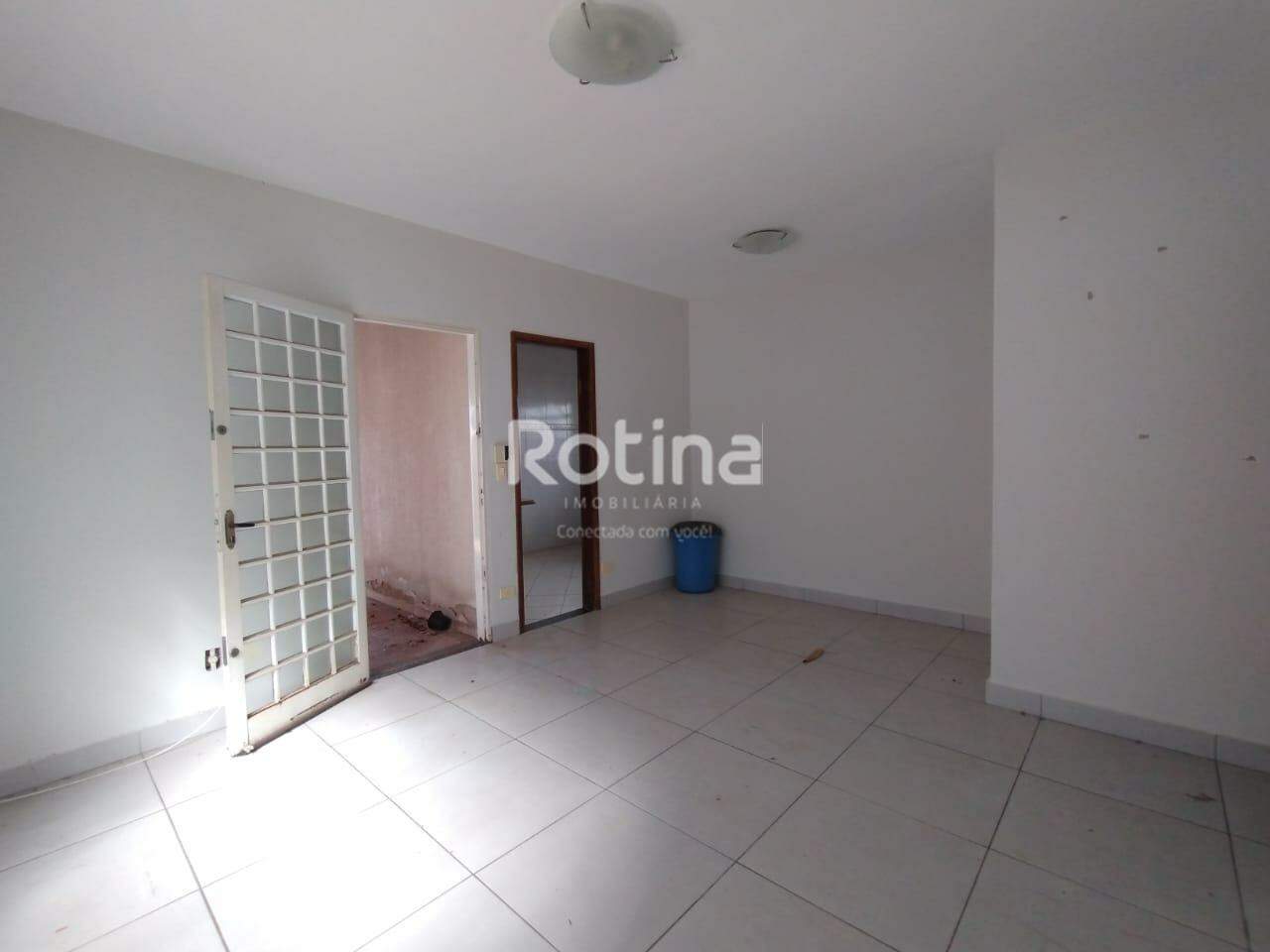 Casa para alugar, 3 quartos em Uberlândia no bairro Vigilato Pereira no valor de R$ 1.500,00 - Rotina Imobiliária: 