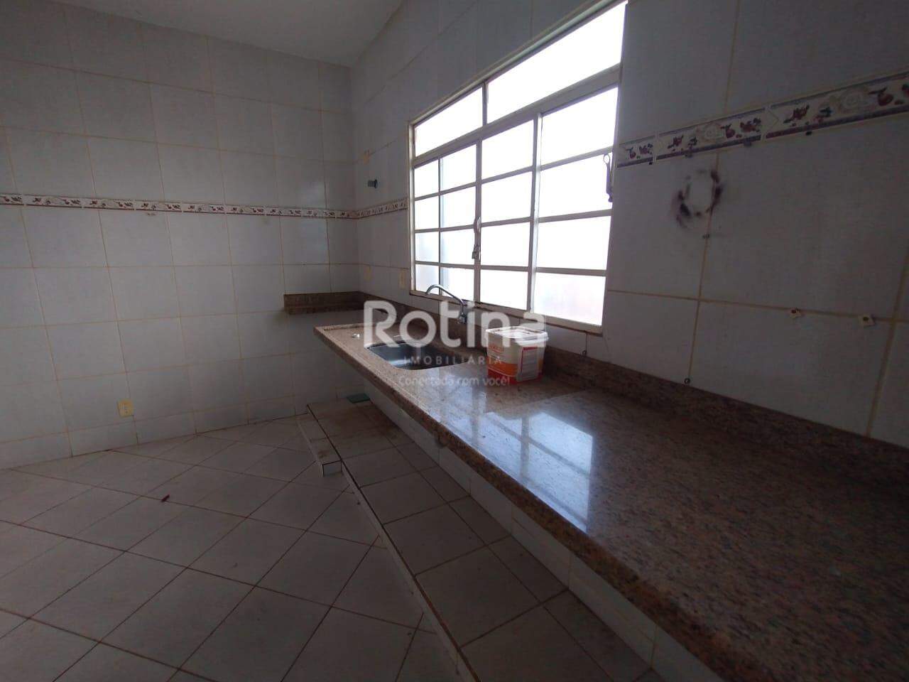 Casa para alugar, 3 quartos em Uberlândia no bairro Vigilato Pereira no valor de R$ 1.500,00 - Rotina Imobiliária: 