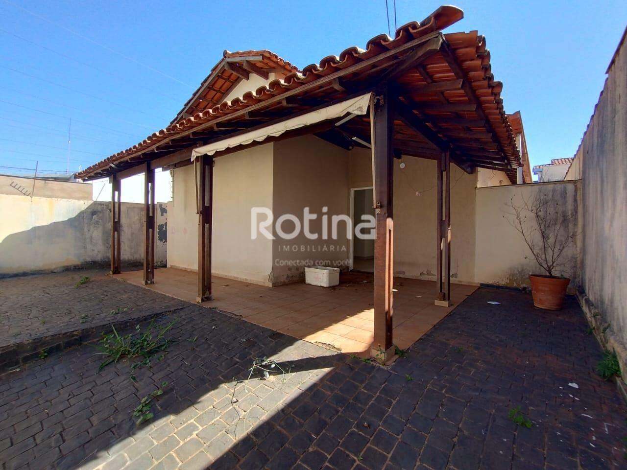 Casa para alugar, 3 quartos em Uberlândia no bairro Vigilato Pereira no valor de R$ 1.500,00 - Rotina Imobiliária: 