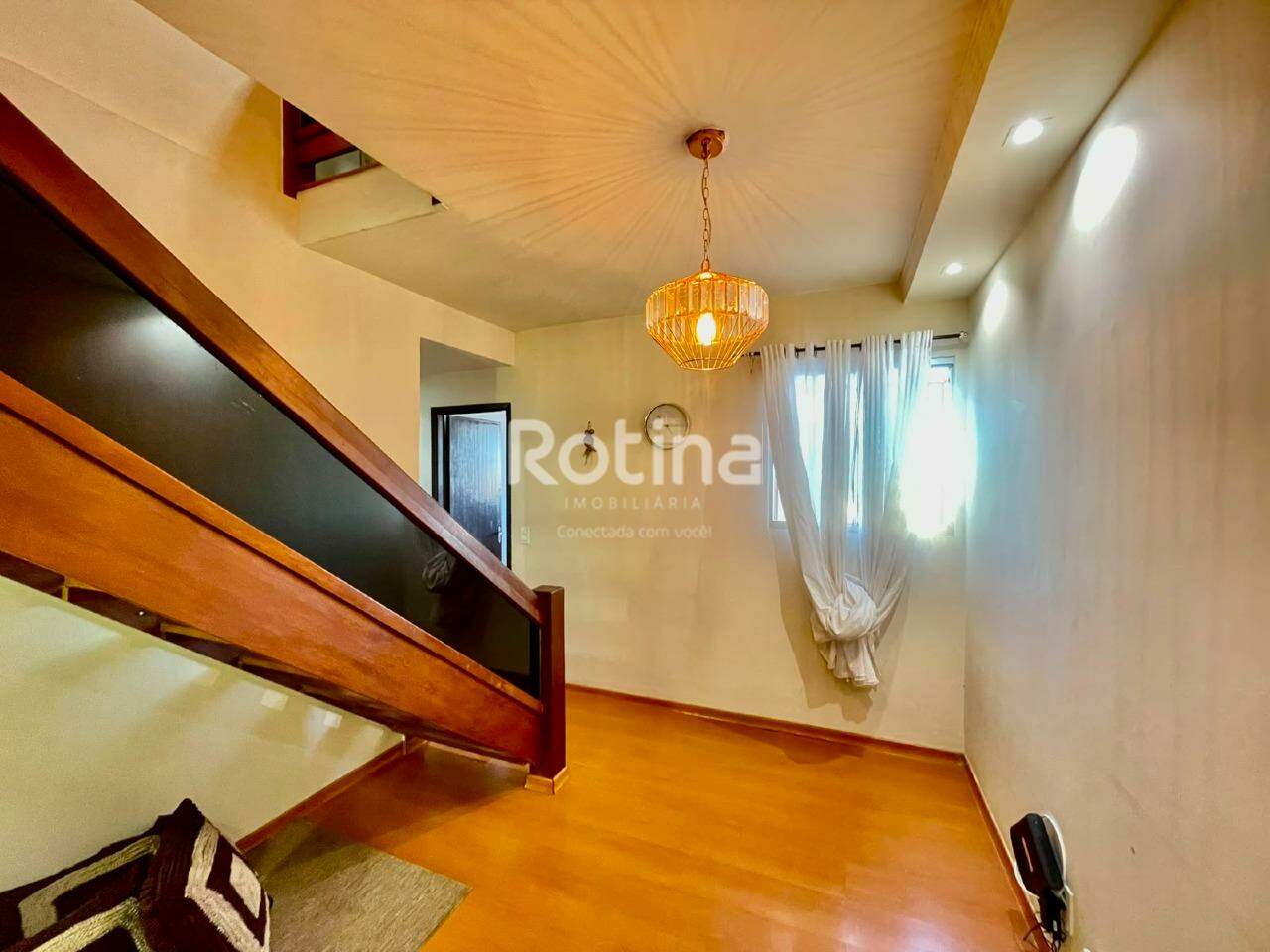 Apartamento à venda, 3 quartos em Uberlândia no bairro Marta Helena no valor de R$ 450.000,00 - Rotina Imobiliária: 
