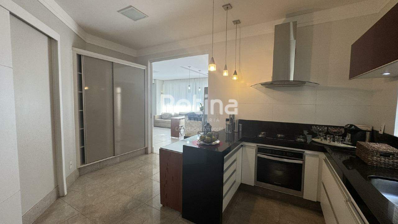 Casa Condomínio Fechado para alugar, 3 quartos em Uberlândia no bairro Jardim Inconfidência no valor de R$ 12.500,00 - Rotina Imobiliária: 