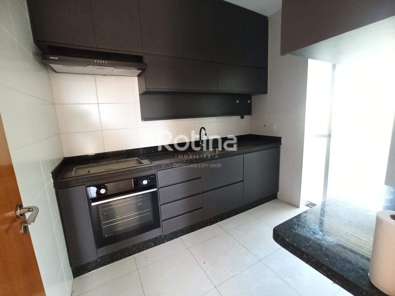 Apartamento para alugar, 3 quartos em Uberlândia no bairro Tubalina no valor de R$ 2.500,00 - Rotina Imobiliária: 