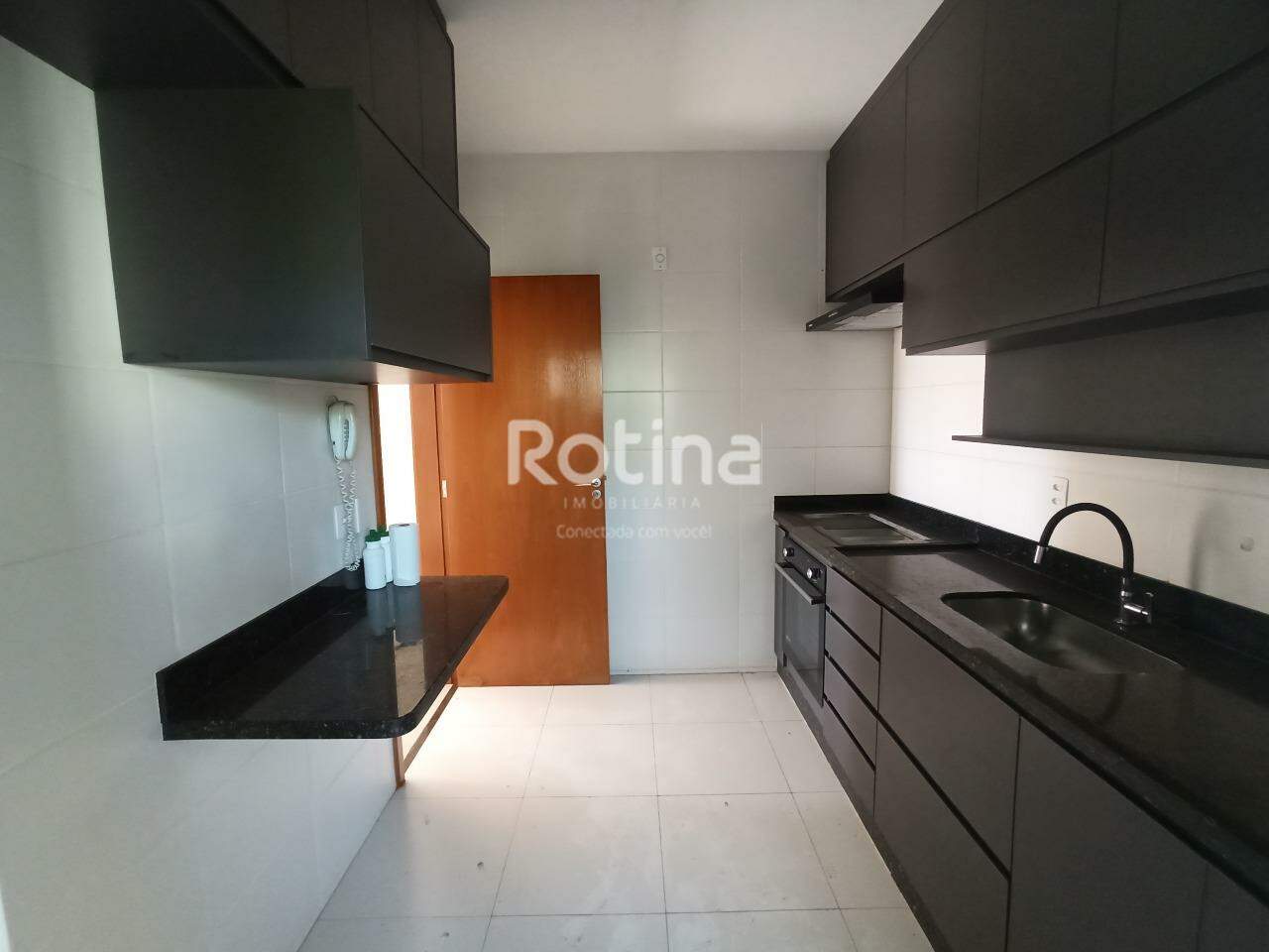 Apartamento para alugar, 3 quartos em Uberlândia no bairro Tubalina no valor de R$ 2.500,00 - Rotina Imobiliária: 