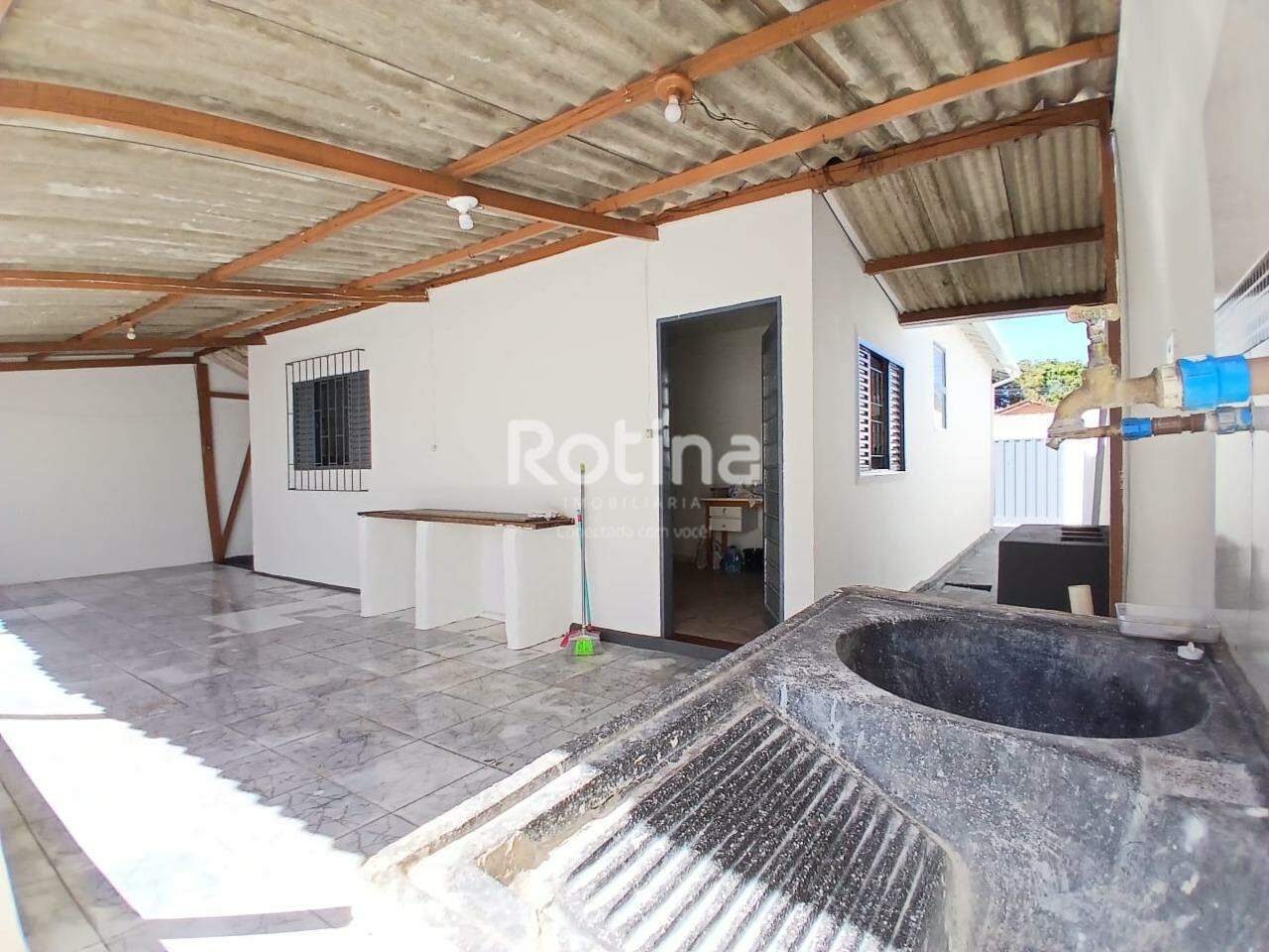 Casa para alugar, 3 quartos em Uberlândia no bairro Pacaembu no valor de R$ 2.500,00 - Rotina Imobiliária: 