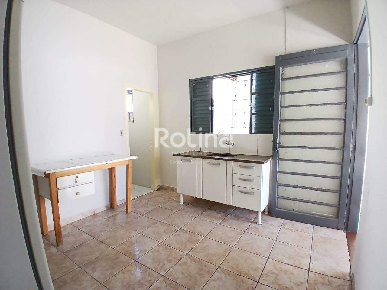 Casa para alugar, 3 quartos em Uberlândia no bairro Pacaembu no valor de R$ 2.500,00 - Rotina Imobiliária: 