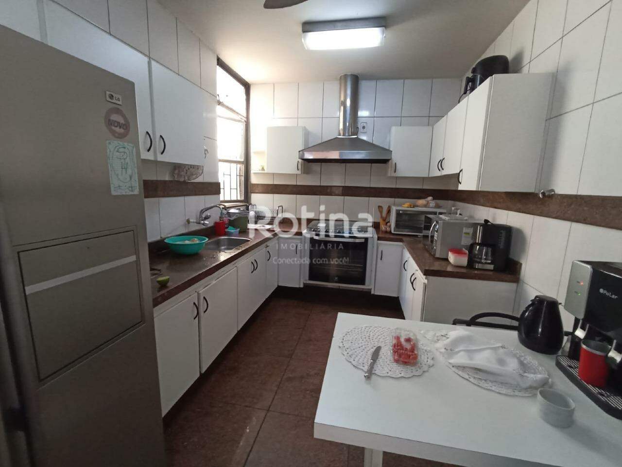 Casa Comercial à venda, 4 quartos em Uberlândia no bairro Lídice no valor de R$ 2.500.000,00 - Rotina Imobiliária: 