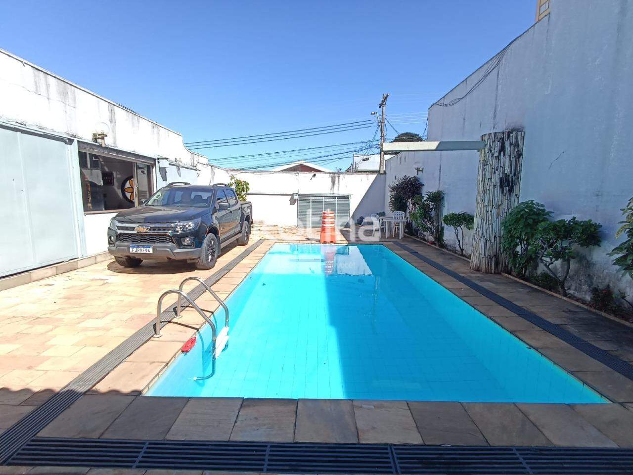 Casa Comercial à venda, 4 quartos em Uberlândia no bairro Lídice no valor de R$ 2.500.000,00 - Rotina Imobiliária: 