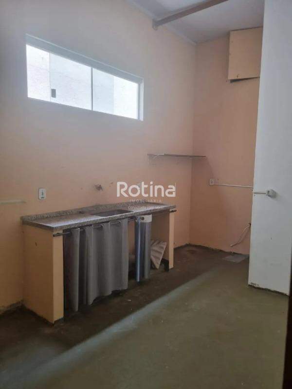 Comercial para alugar, em Uberlândia no bairro Osvaldo Rezende no valor de R$ 2.800,00 - Rotina Imobiliária: 