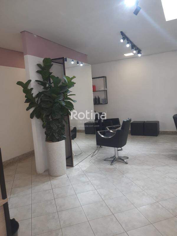 Casa Comercial à venda, 3 quartos em Uberlândia no bairro Tabajaras no valor de R$ 420.000,00 - Rotina Imobiliária: 