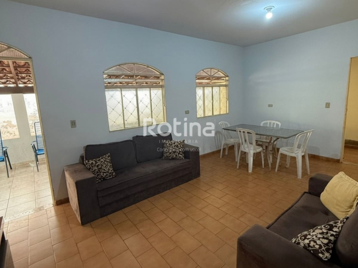 Casa à venda, 3 quartos em Uberlândia no bairro Bom Jesus no valor de R$ 550.000,00 - Rotina Imobiliária: 