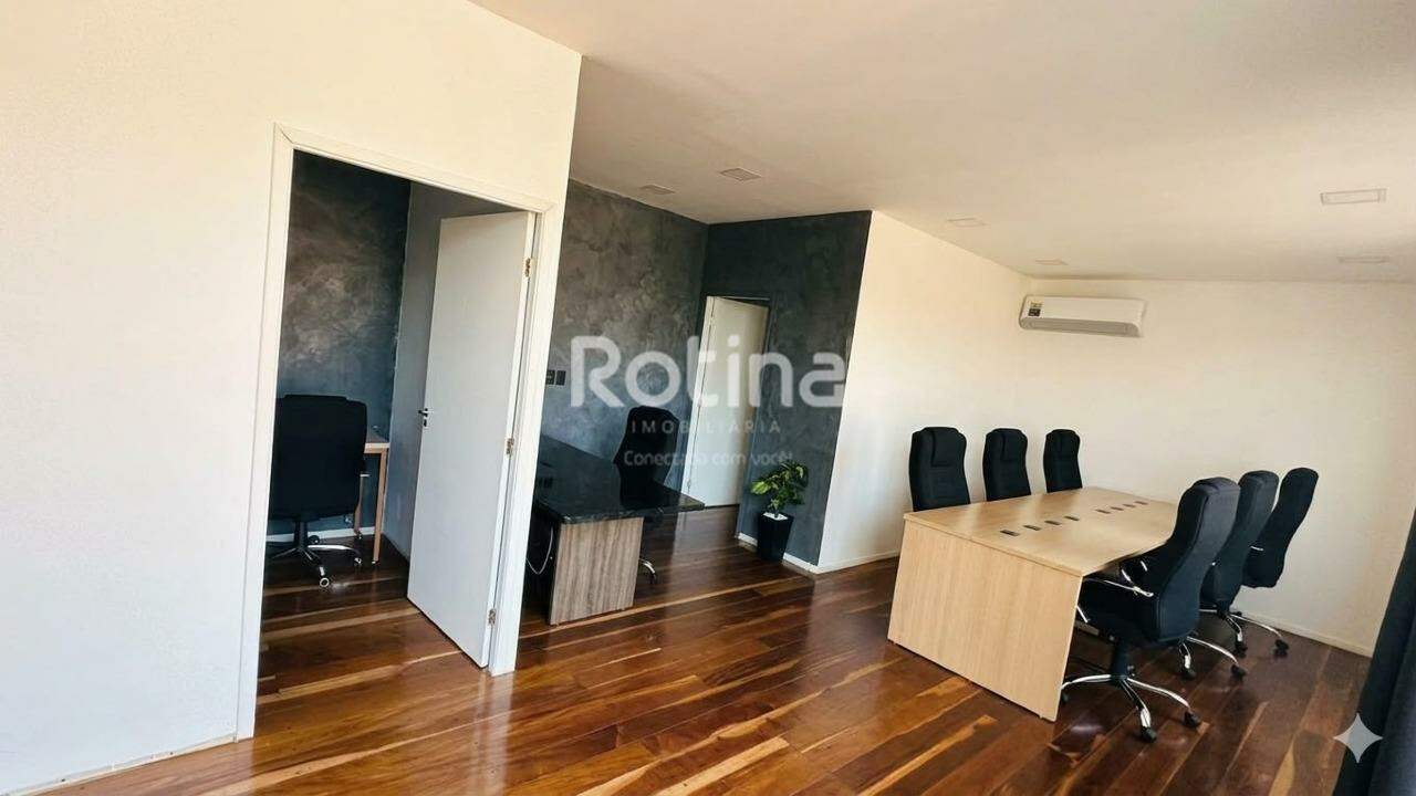 Sala para alugar, em Uberlândia no bairro Cazeca no valor de R$ 4.000,00 - Rotina Imobiliária: 