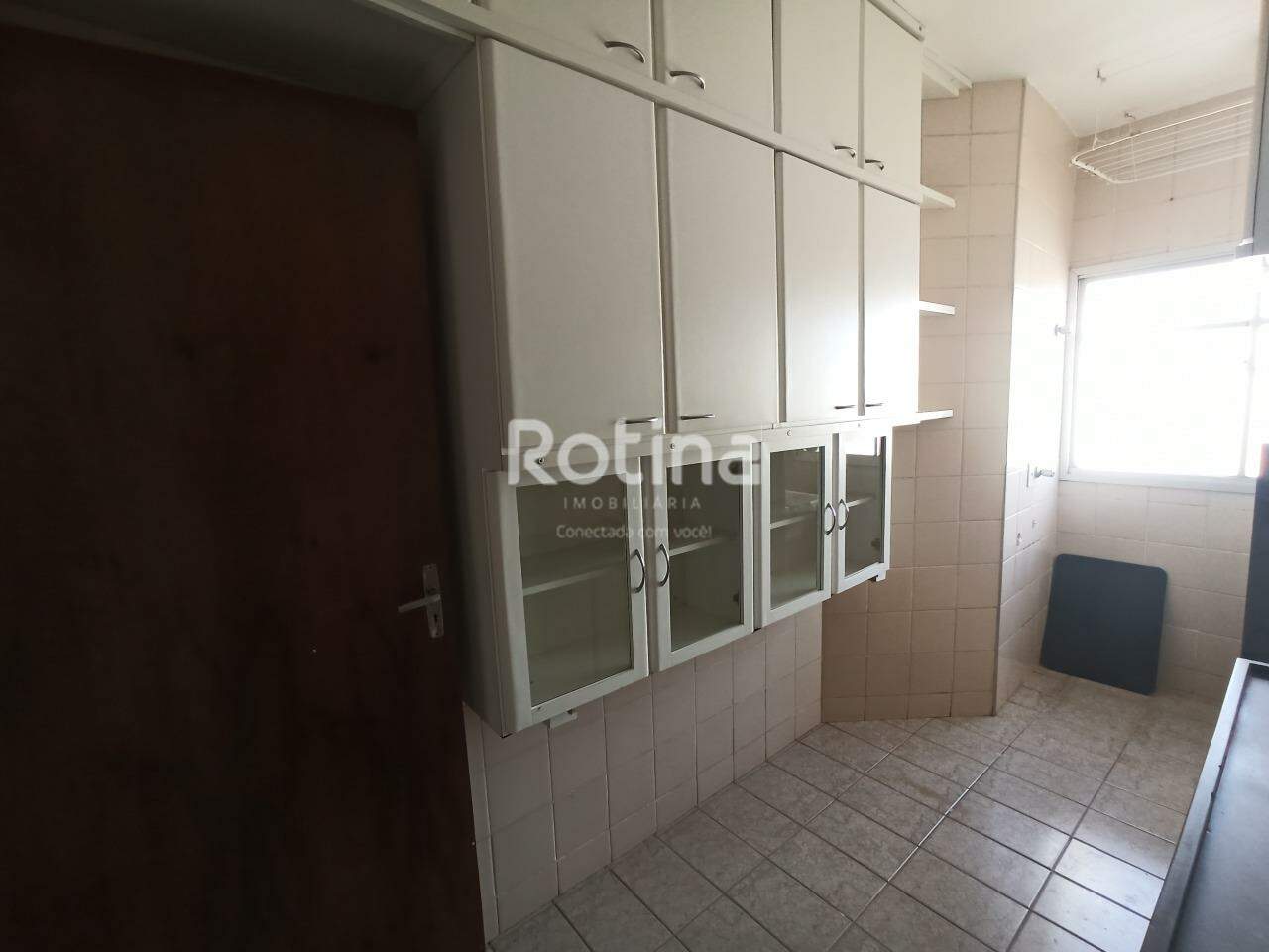 Apartamento para alugar, 3 quartos em Uberlândia no bairro Segismundo Pereira no valor de R$ 1.500,00 - Rotina Imobiliária: 