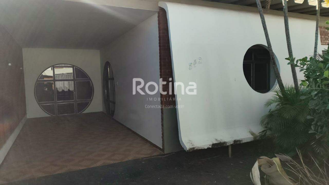 Casa para alugar, 4 quartos em Uberlândia no bairro Tabajaras no valor de R$ 4.000,00 - Rotina Imobiliária: 