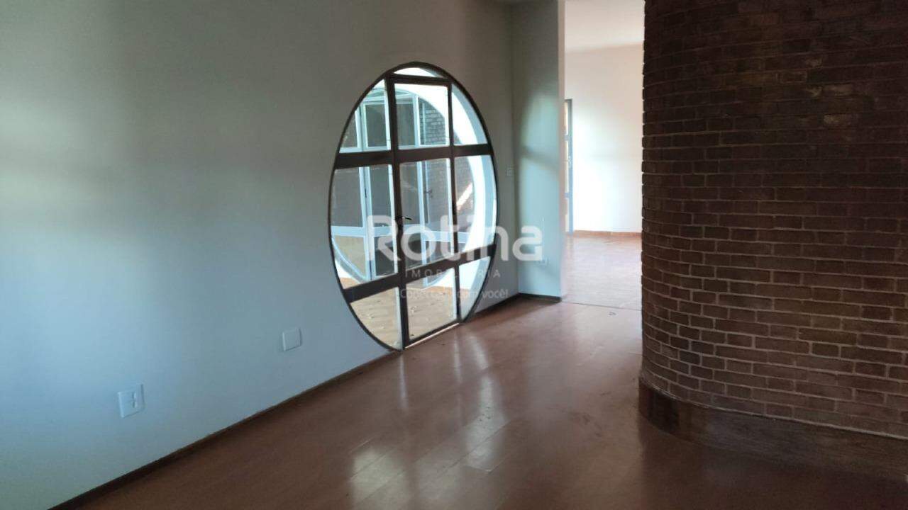 Casa para alugar, 4 quartos em Uberlândia no bairro Tabajaras no valor de R$ 4.000,00 - Rotina Imobiliária: 