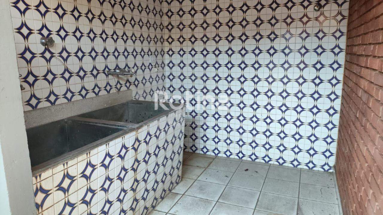 Casa para alugar, 4 quartos em Uberlândia no bairro Tabajaras no valor de R$ 4.000,00 - Rotina Imobiliária: 