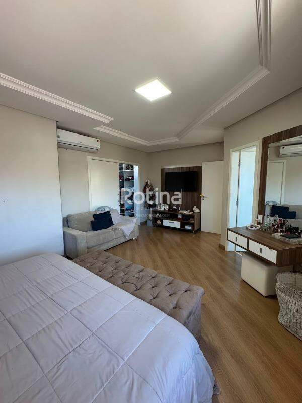 Casa Condomínio Fechado à venda, 3 quartos em Uberlândia no bairro Nova Uberlândia no valor de R$ 2.300.000,00 - Rotina Imobiliária: 