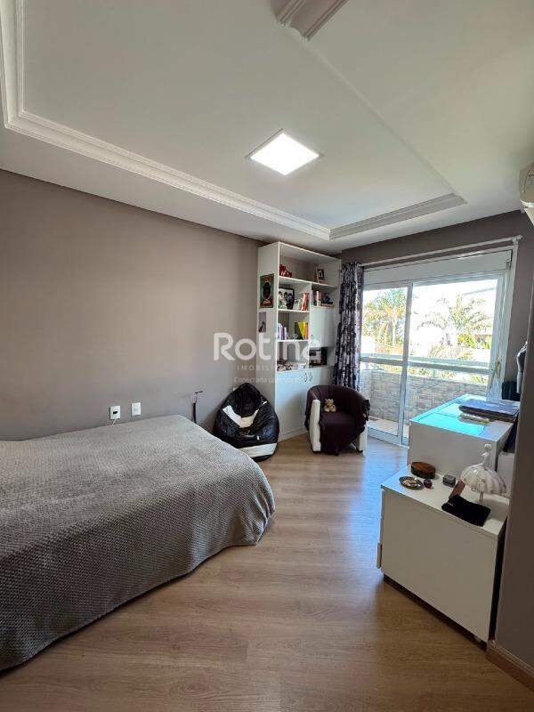 Casa Condomínio Fechado à venda, 3 quartos em Uberlândia no bairro Nova Uberlândia no valor de R$ 2.300.000,00 - Rotina Imobiliária: 