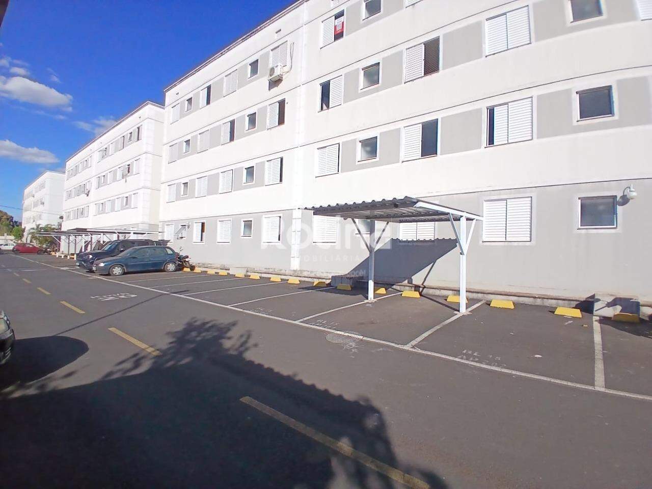 Apartamento para alugar, 2 quartos em Uberlândia no bairro Chacaras Tubalina e Quartel no valor de R$ 750,00 - Rotina Imobiliária: 